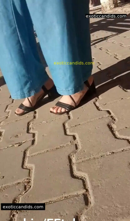 Arabic Hijabi Feet Pack 1 - Image 6