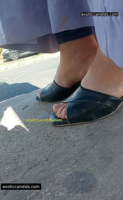 Arabic Hijabi Feet Pack 1 - Image 10