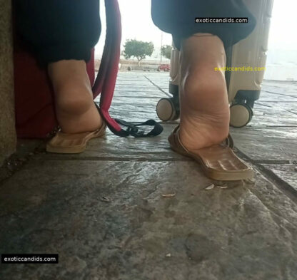 Arabic Hijabi Feet Pack 1
